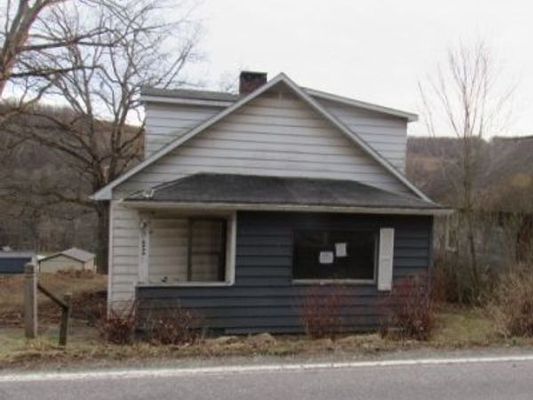 3097 Seanor Road, Hollsopple, PA 15935