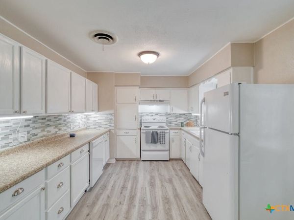 102 E Robertson Avenue, Copperas Cove, TX 76522