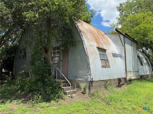 804 E Juan Linn Street , Victoria, TX 77901