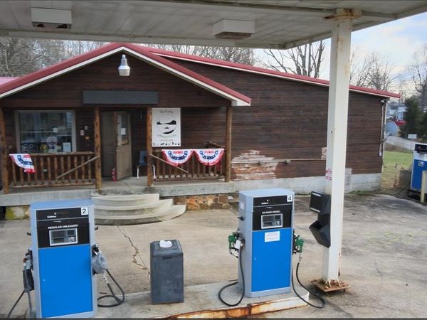 30 Stockholm Road , Mammoth Cave, KY 42259