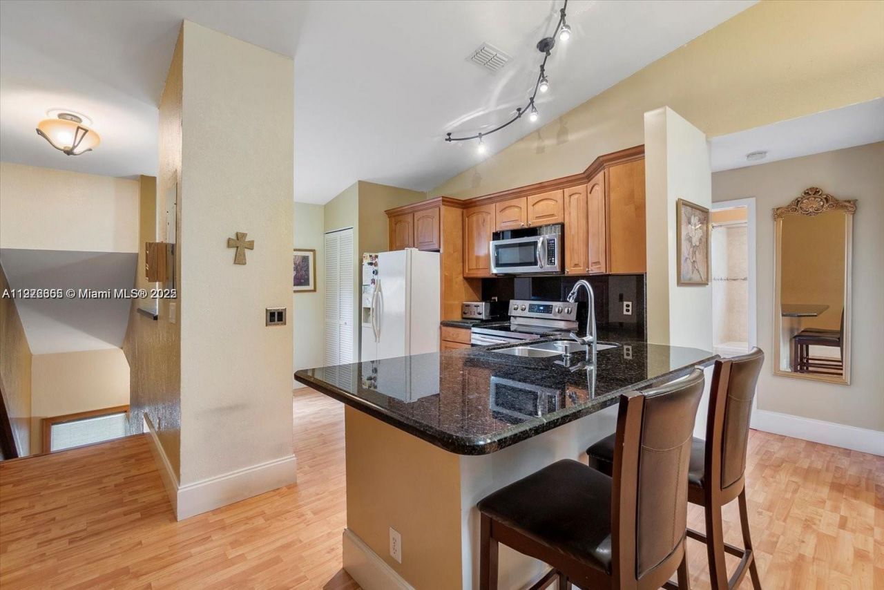 2471 NW 56th Ave, Unit 2-15, Lauderhill, FL 33313 Photo