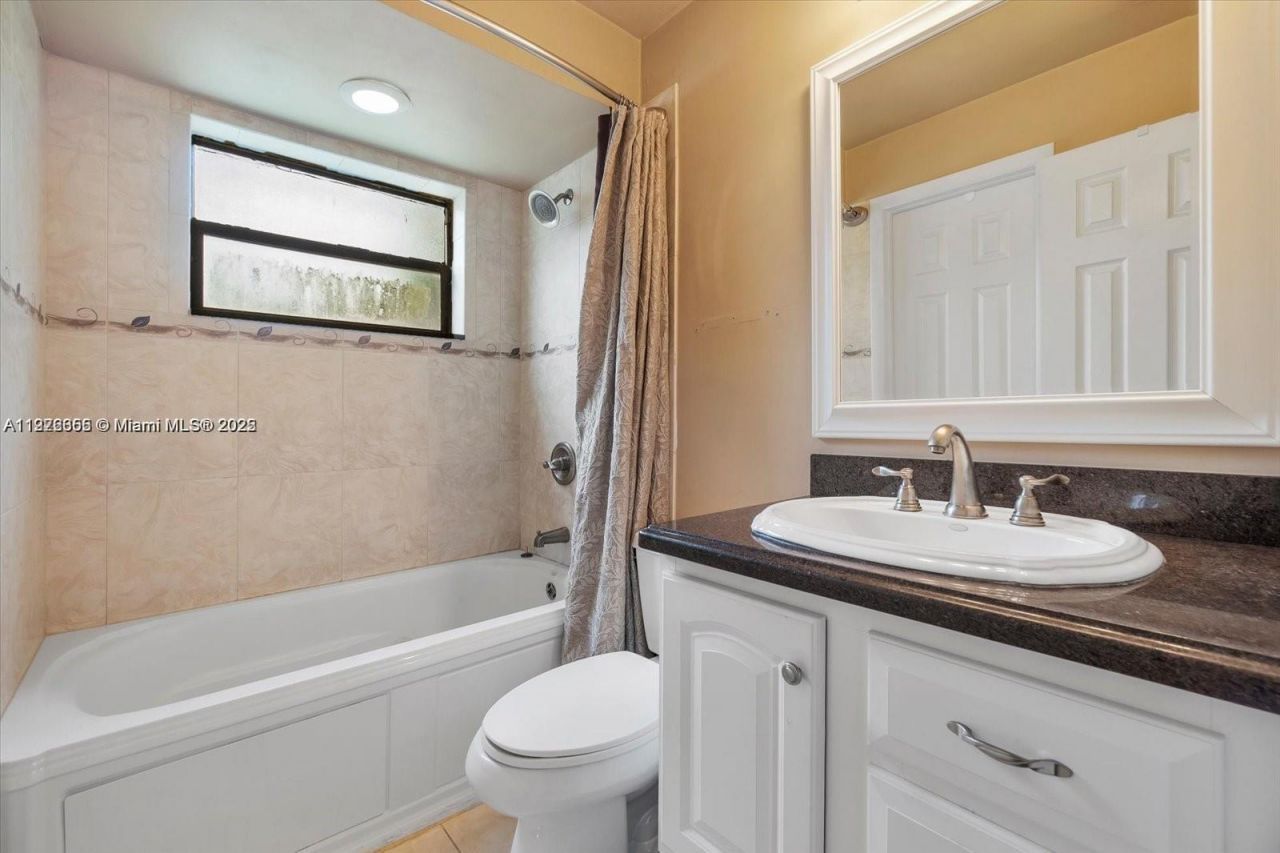 2471 NW 56th Ave, Unit 2-15, Lauderhill, FL 33313 Photo
