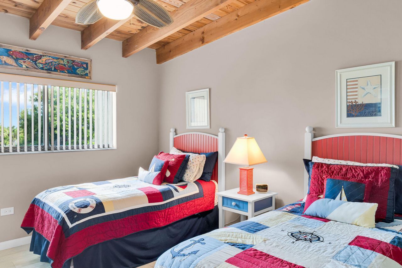 1133 W Ocean Drive, Unit 6, Key Colony, FL 33051 Photo