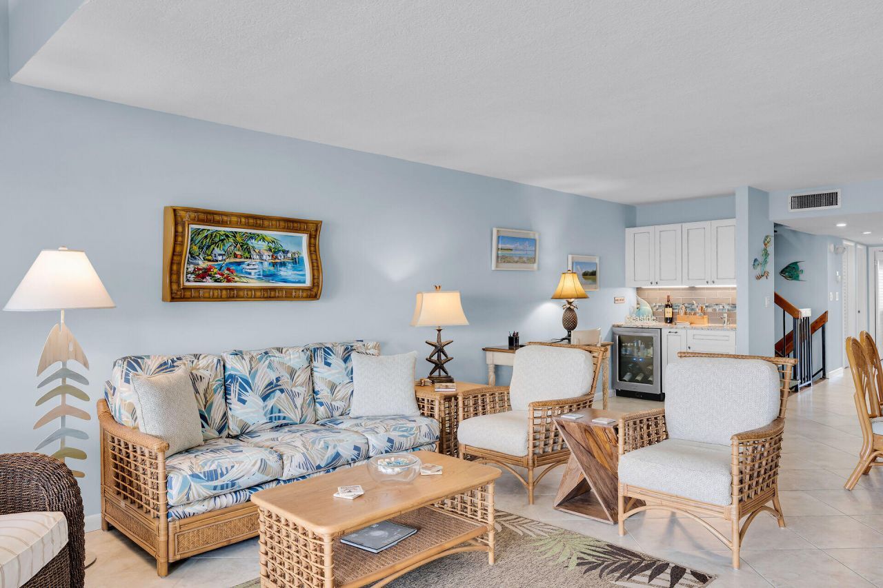 1133 W Ocean Drive, Unit 6, Key Colony, FL 33051 Photo