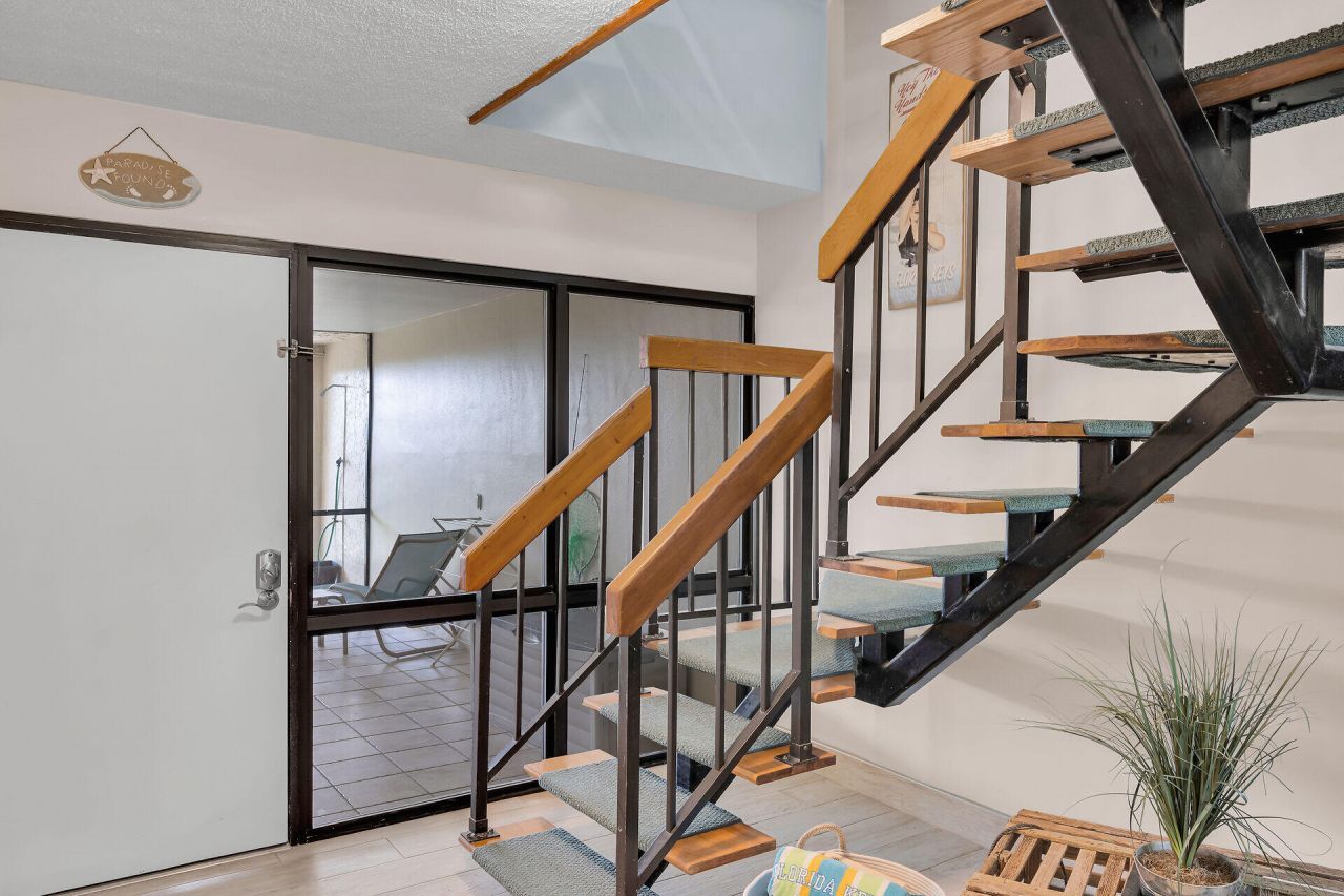 1133 W Ocean Drive, Unit 6, Key Colony, FL 33051 Photo