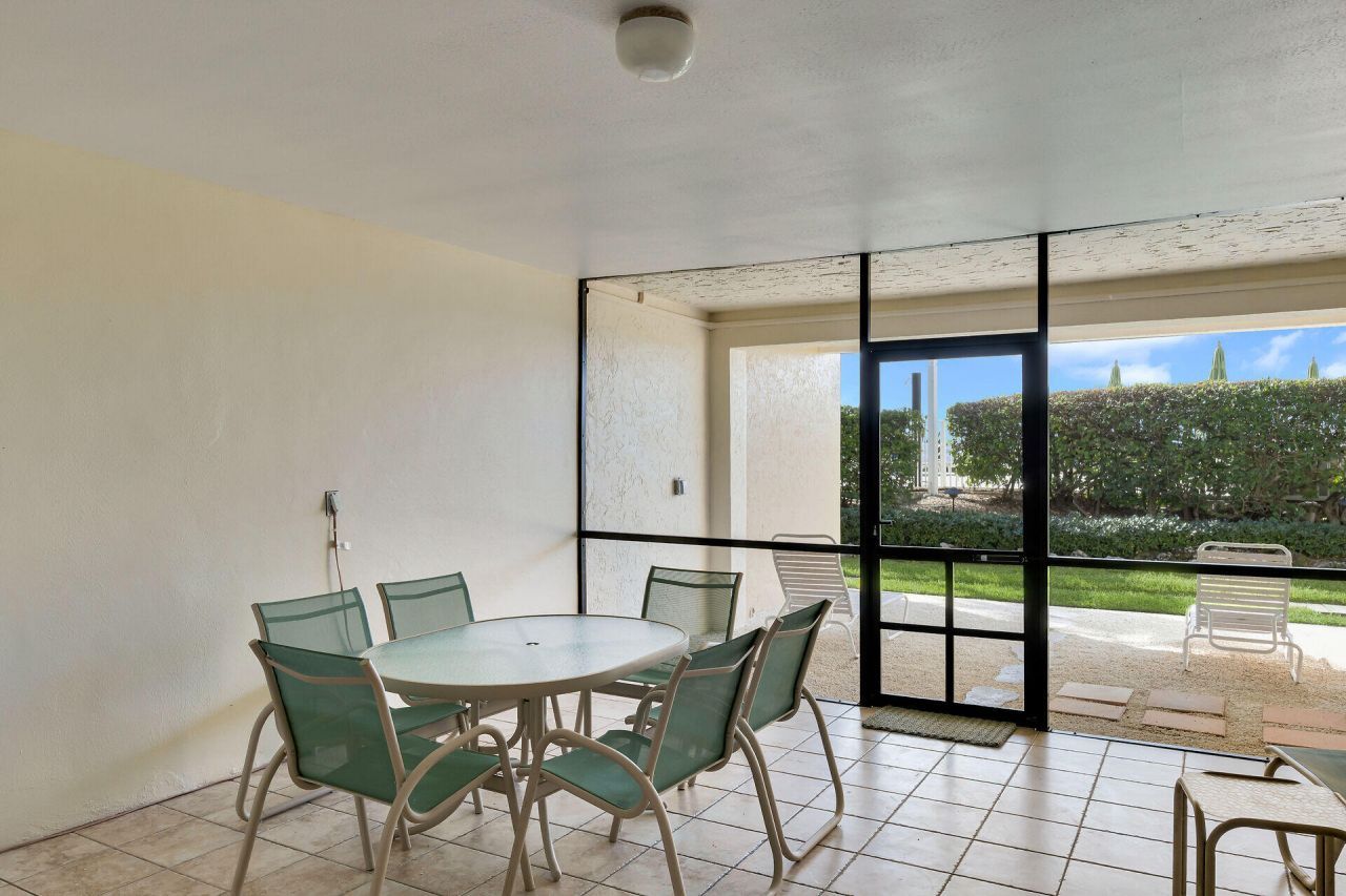 1133 W Ocean Drive, Unit 6, Key Colony, FL 33051 Photo