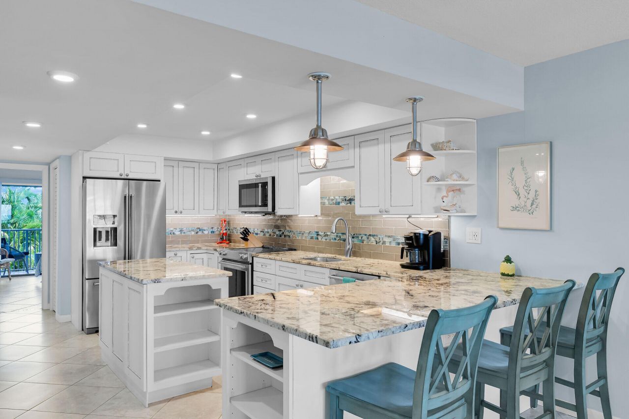 1133 W Ocean Drive, Unit 6, Key Colony, FL 33051 Photo