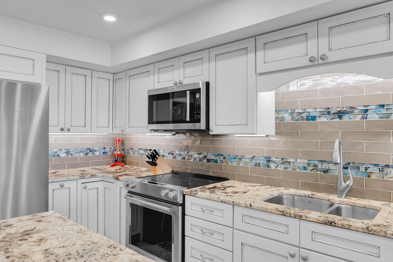 1133 W Ocean Drive, Unit 6, Key Colony, FL 33051 Photo