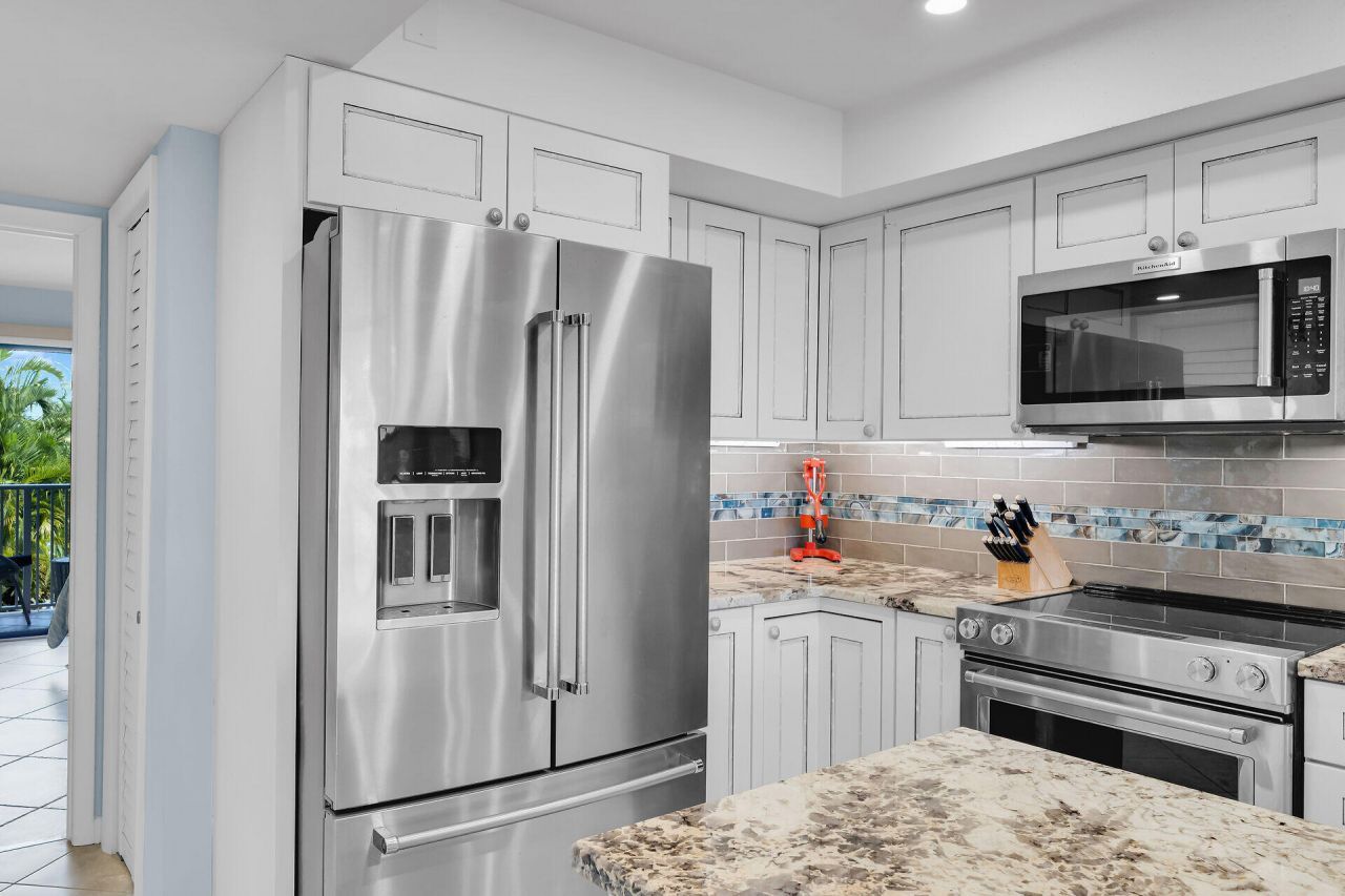 1133 W Ocean Drive, Unit 6, Key Colony, FL 33051 Photo