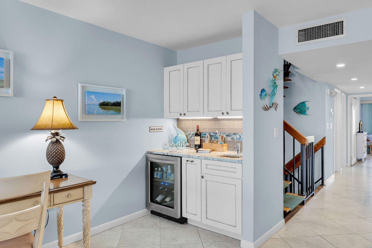 1133 W Ocean Drive, Unit 6, Key Colony, FL 33051 Photo