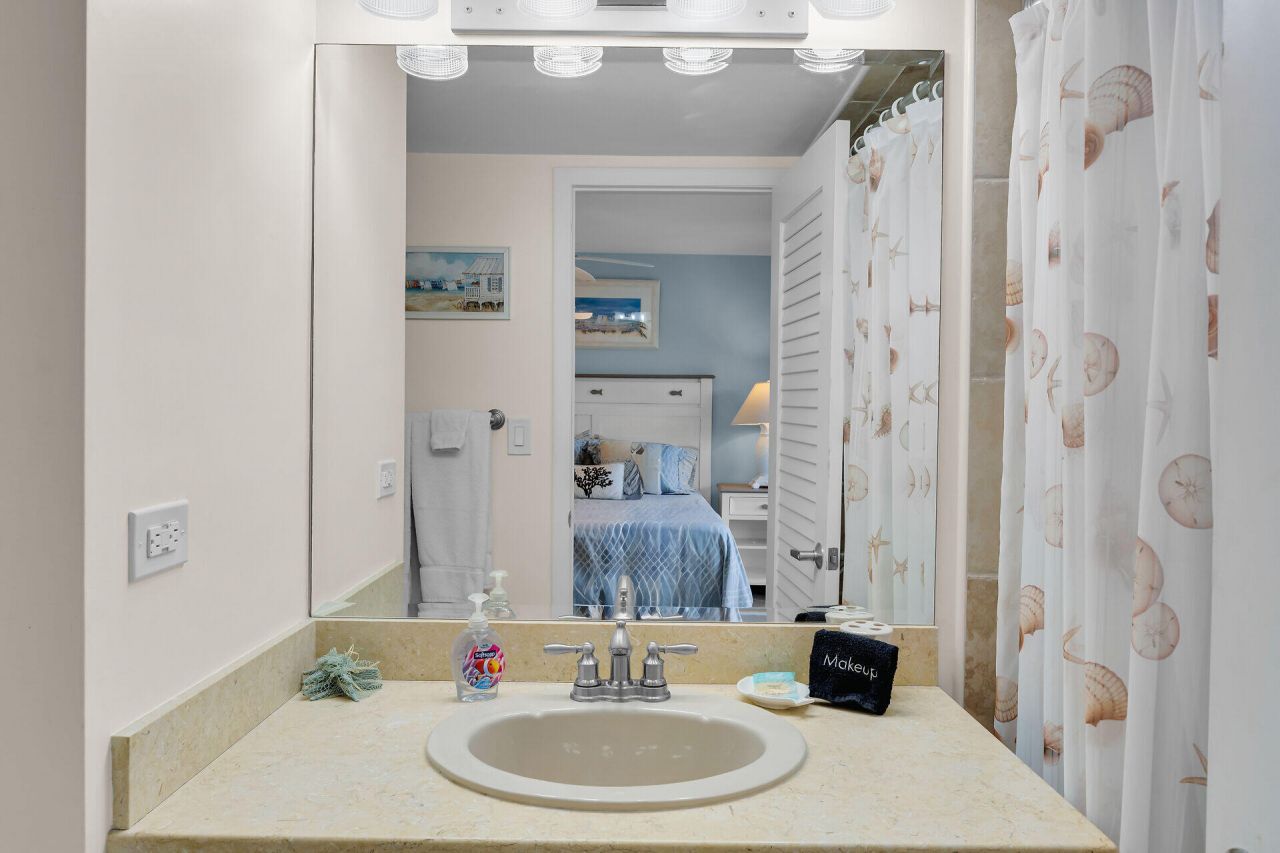 1133 W Ocean Drive, Unit 6, Key Colony, FL 33051 Photo