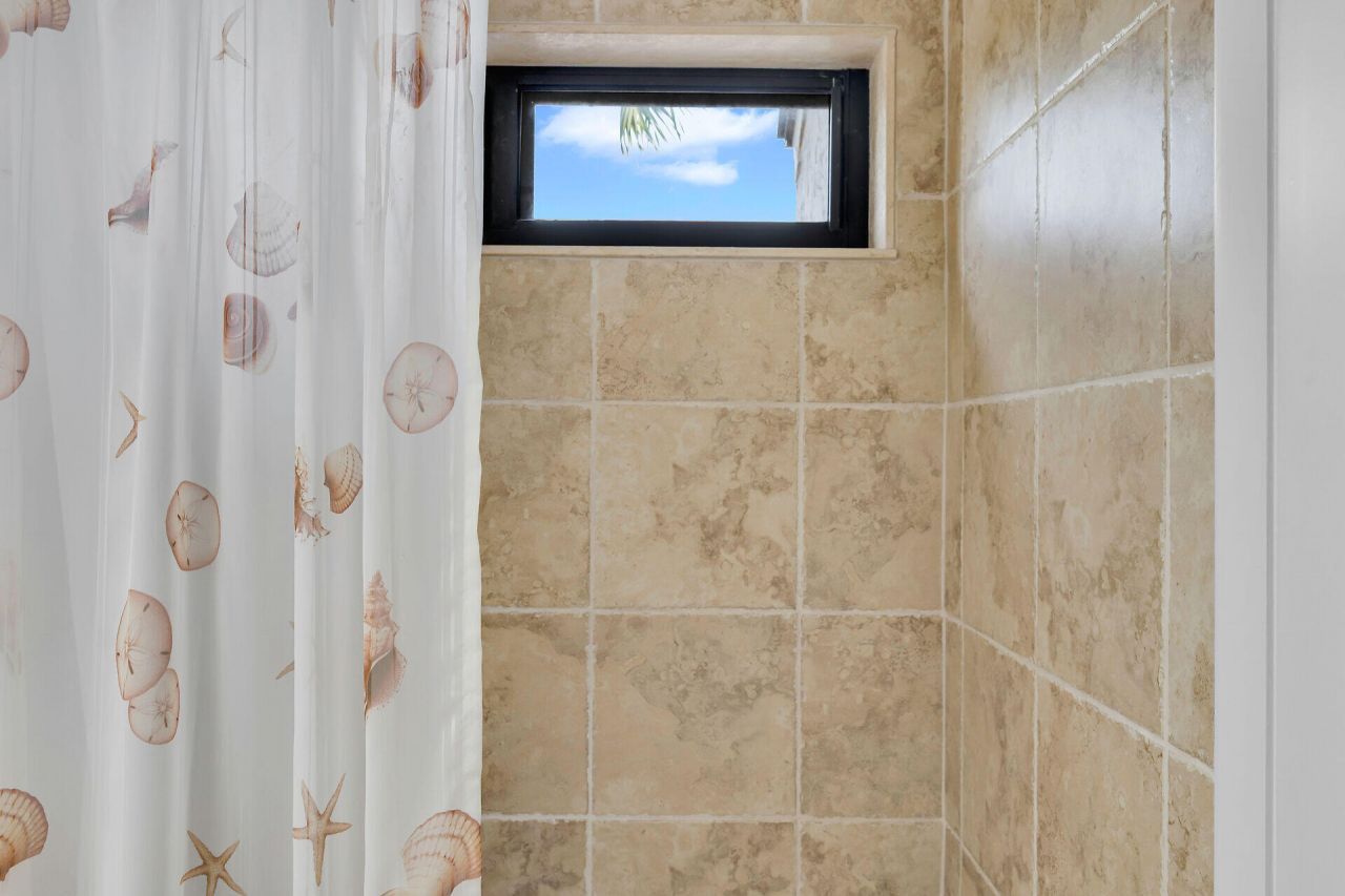 1133 W Ocean Drive, Unit 6, Key Colony, FL 33051 Photo