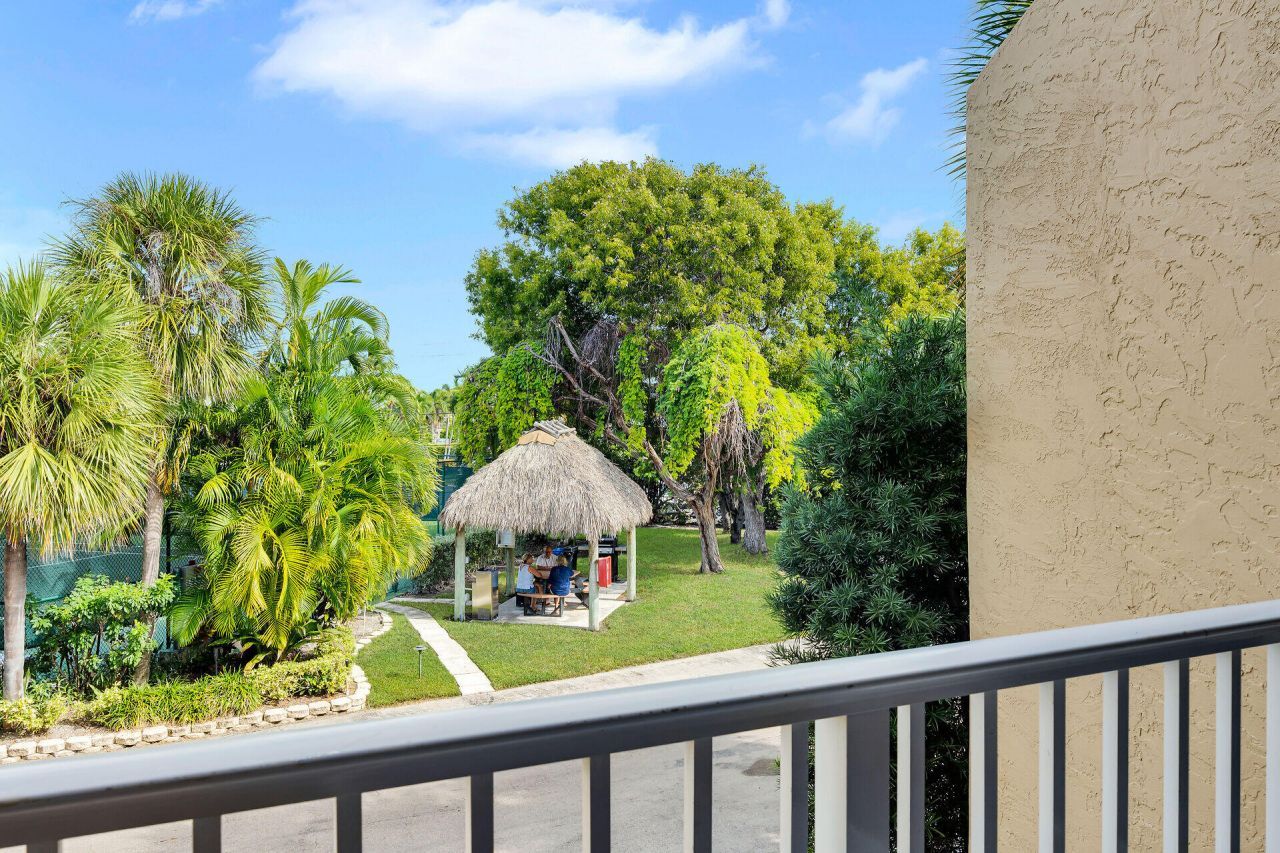 1133 W Ocean Drive, Unit 6, Key Colony, FL 33051 Photo