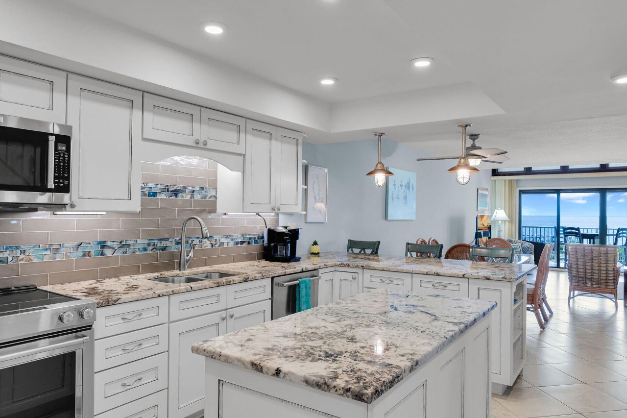 1133 W Ocean Drive, Unit 6, Key Colony, FL 33051 Photo