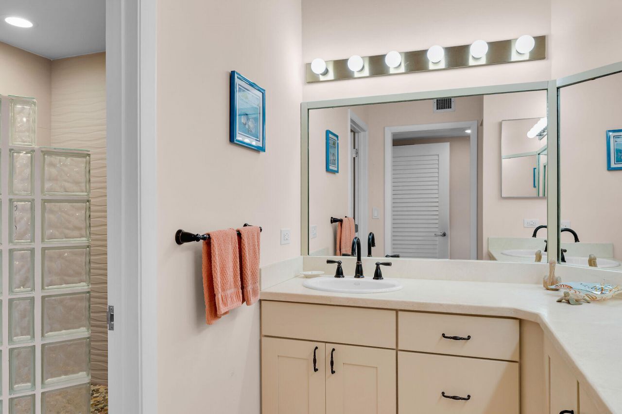 1133 W Ocean Drive, Unit 6, Key Colony, FL 33051 Photo