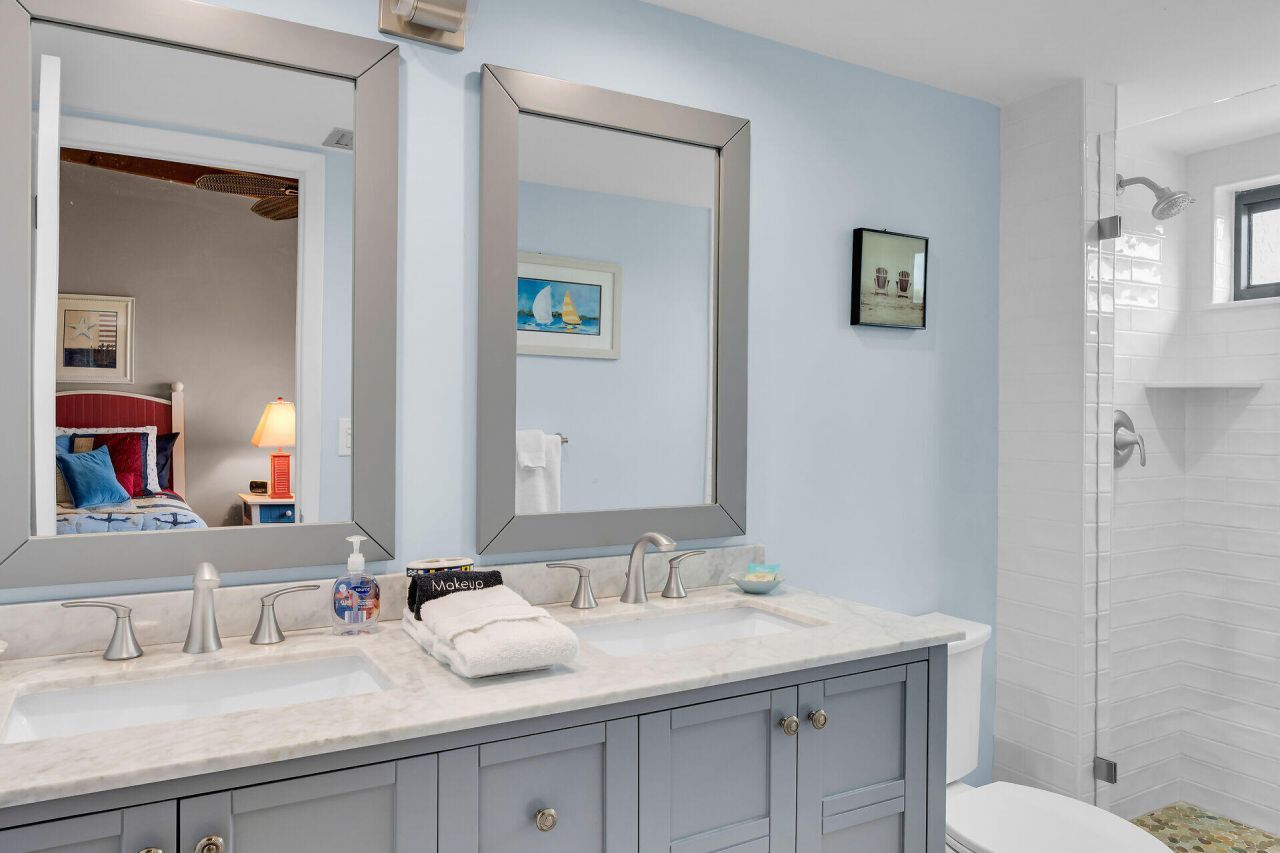 1133 W Ocean Drive, Unit 6, Key Colony, FL 33051 Photo