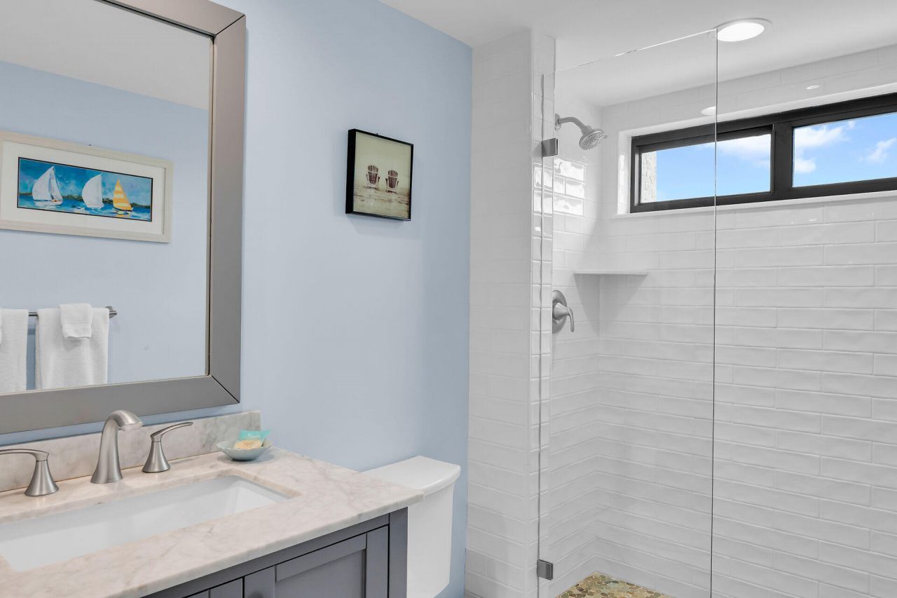 1133 W Ocean Drive, Unit 6, Key Colony, FL 33051 Photo