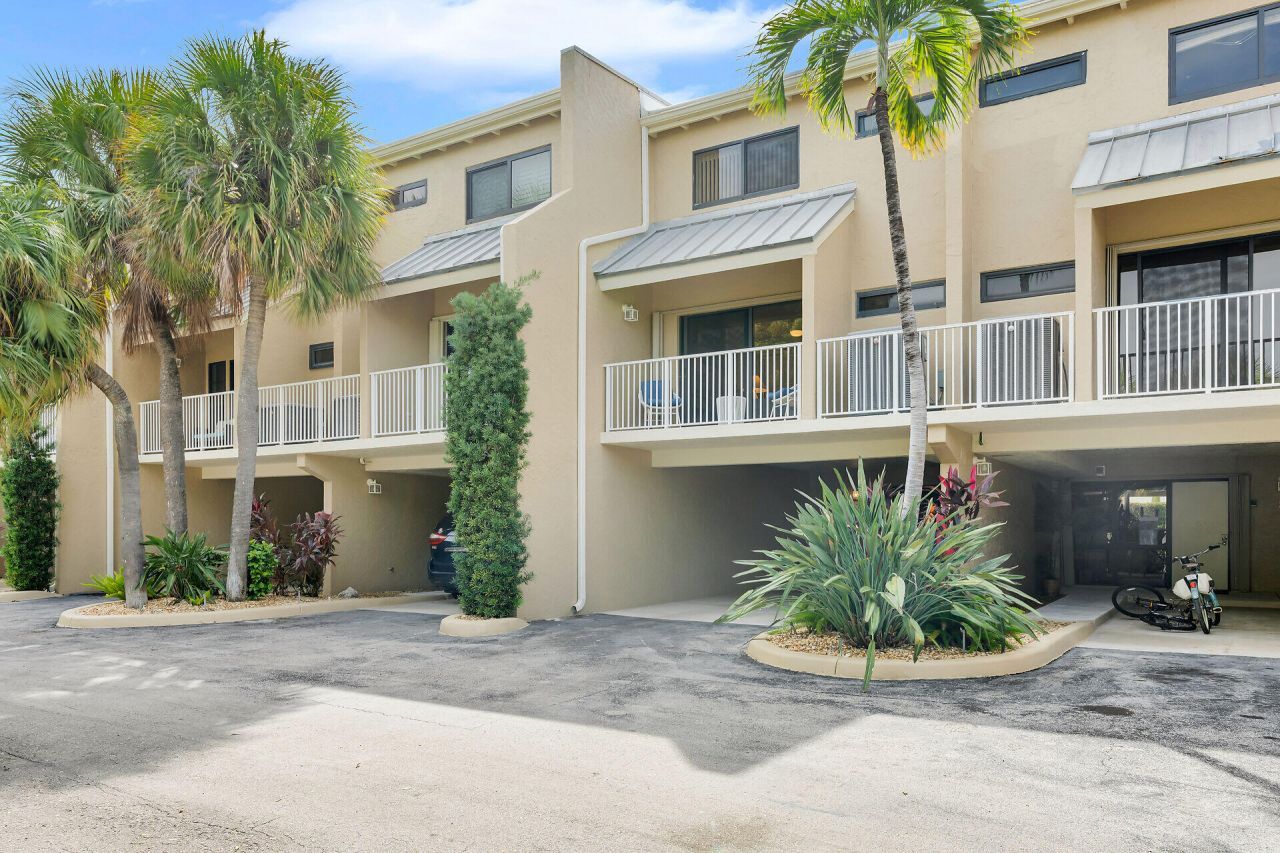 1133 W Ocean Drive, Unit 6, Key Colony, FL 33051 Photo