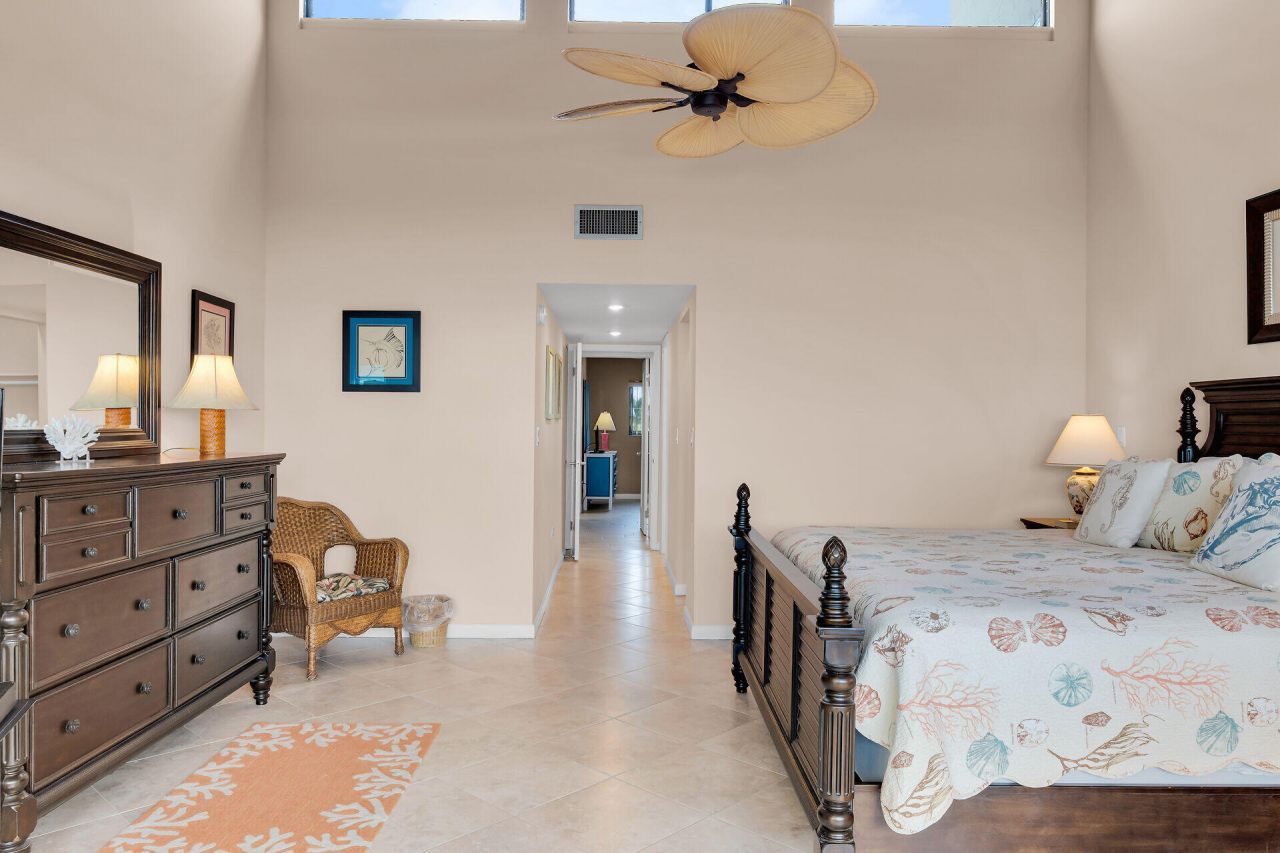 1133 W Ocean Drive, Unit 6, Key Colony, FL 33051 Photo