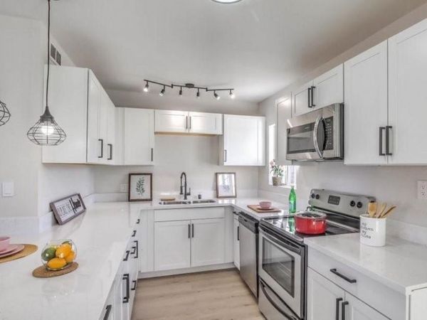 2033 Hassell Avenue, North Las Vegas, NV 89032