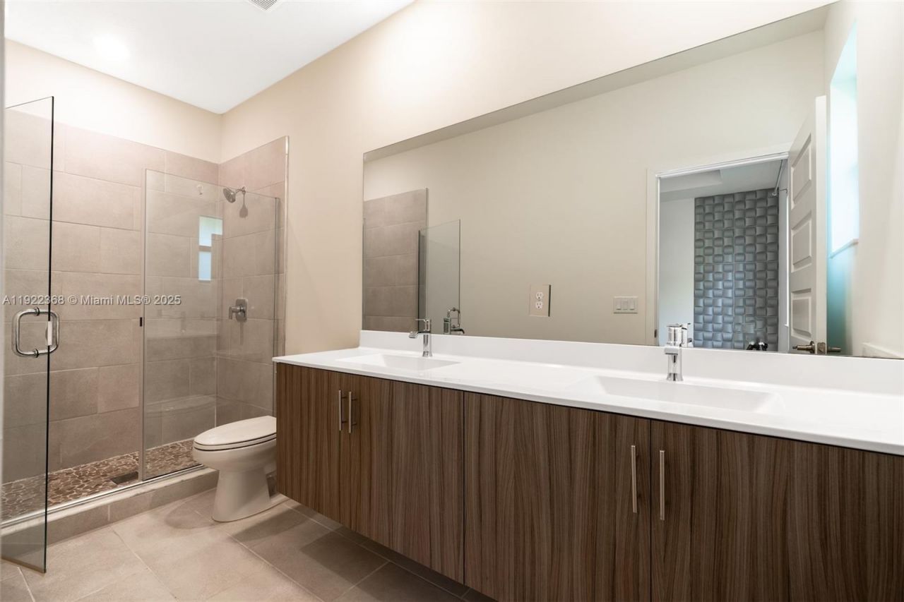 15824 NW 91st Ct, Miami Lakes, FL 33018 Photo