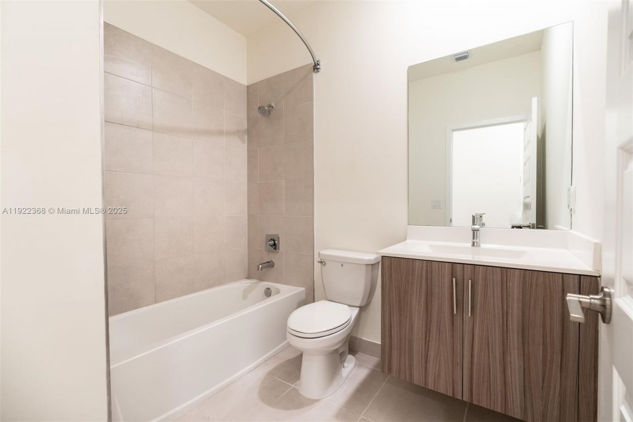 15824 NW 91st Ct, Miami Lakes, FL 33018 Photo