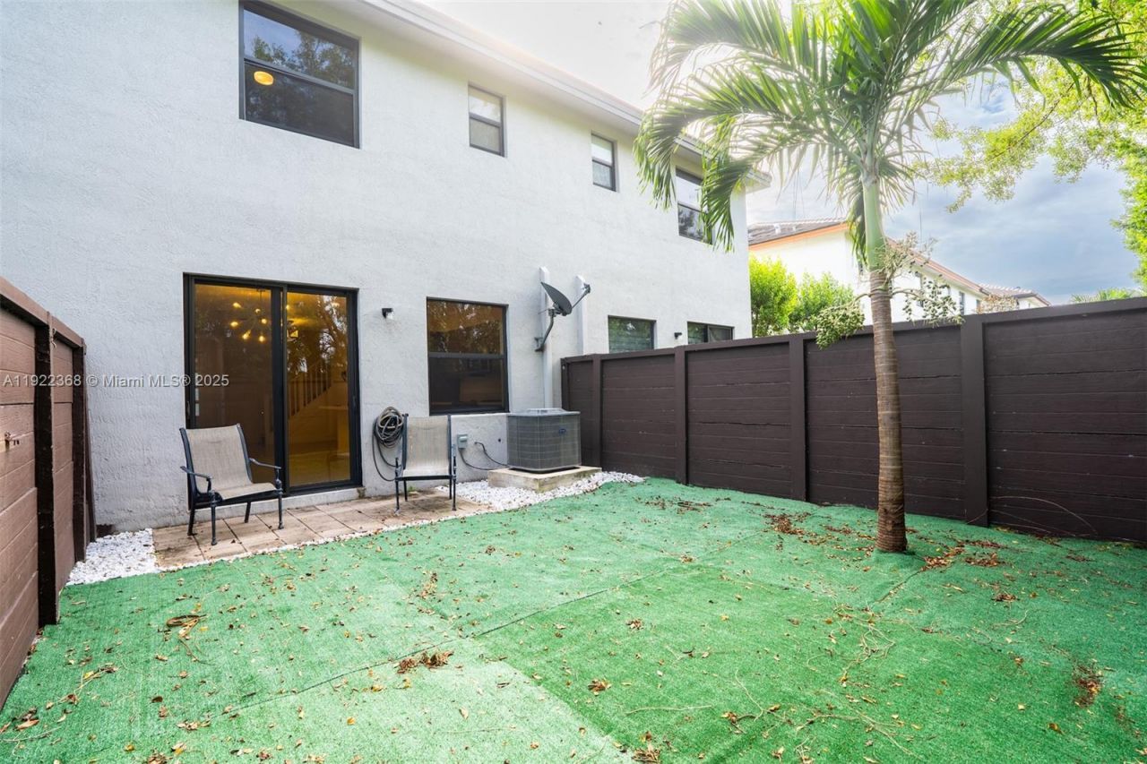 15824 NW 91st Ct, Miami Lakes, FL 33018 Photo