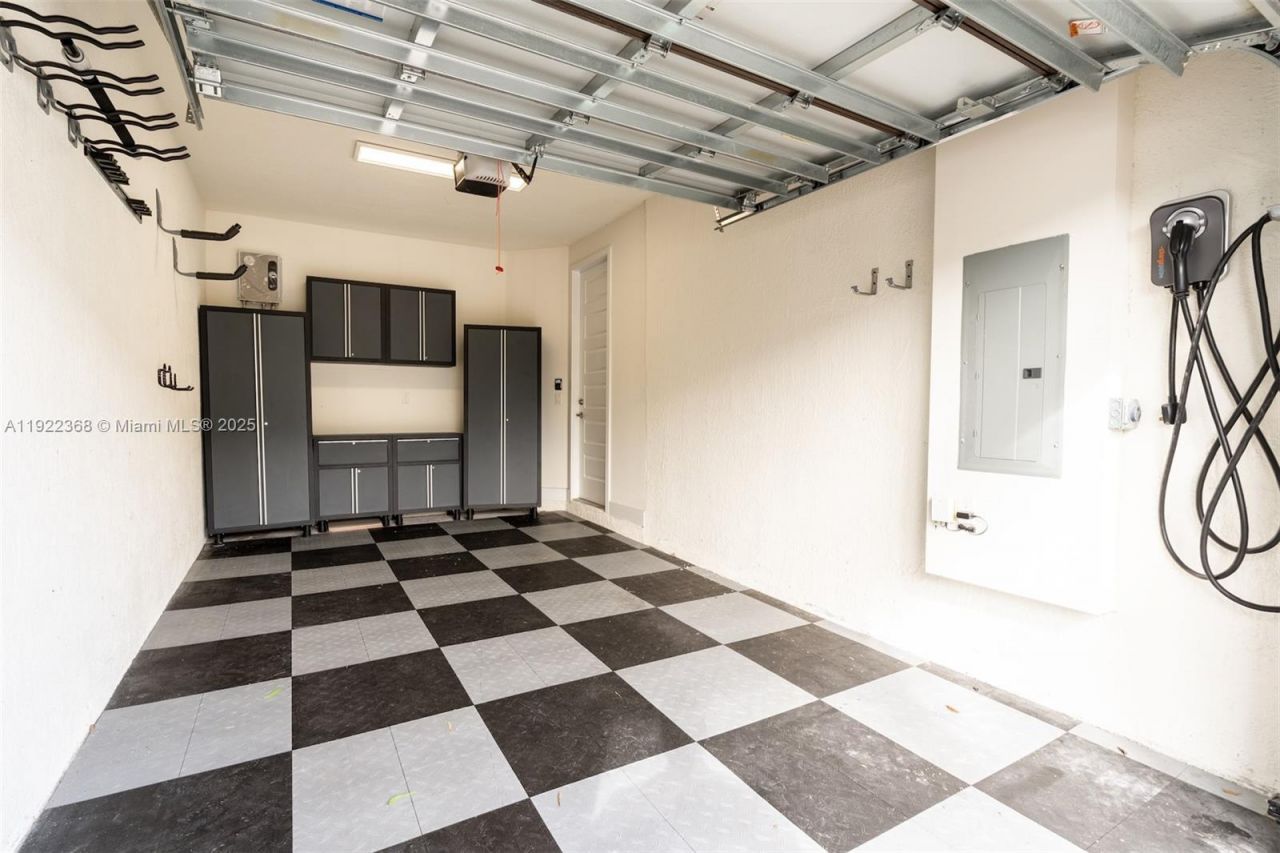 15824 NW 91st Ct, Miami Lakes, FL 33018 Photo