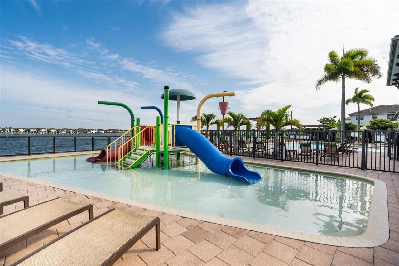 15824 NW 91st Ct, Miami Lakes, FL 33018 Photo