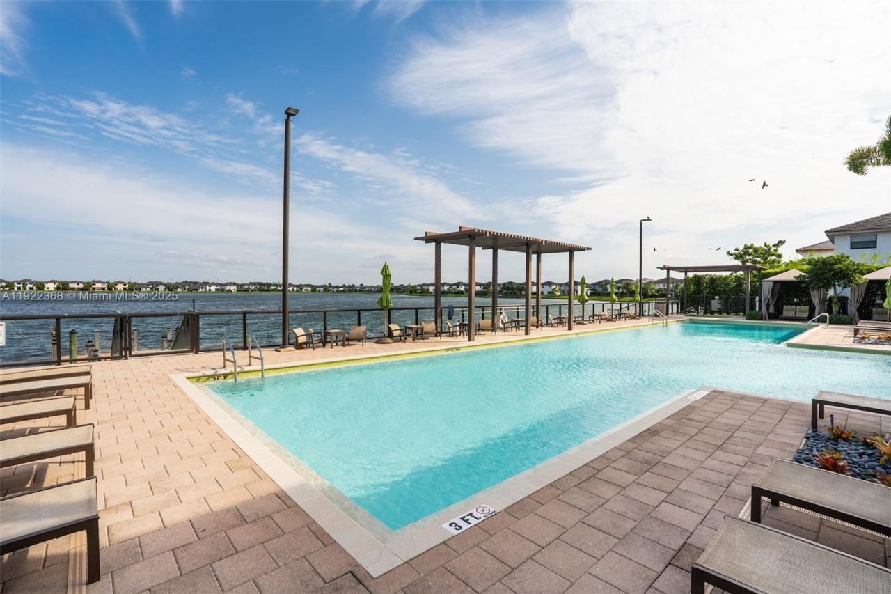 15824 NW 91st Ct, Miami Lakes, FL 33018 Photo