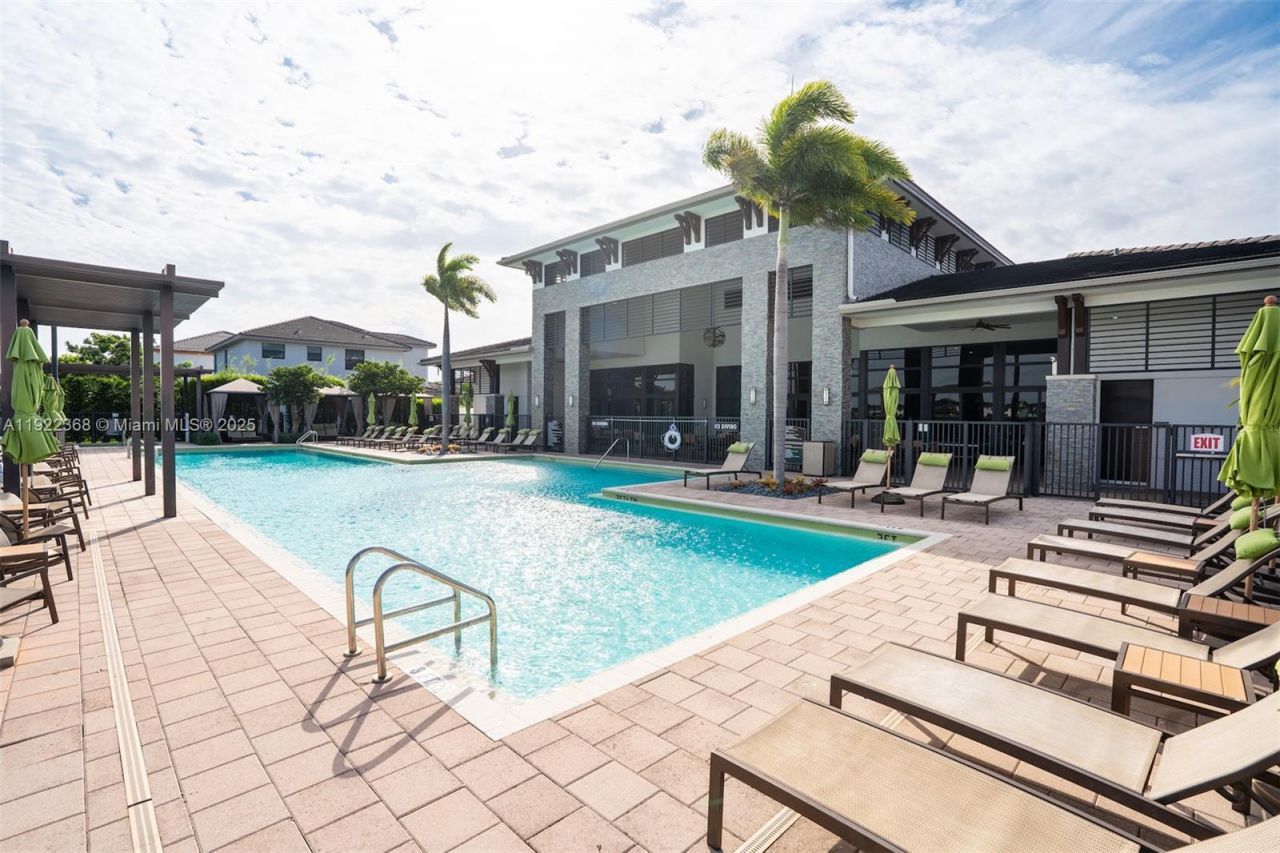 15824 NW 91st Ct, Miami Lakes, FL 33018 Photo