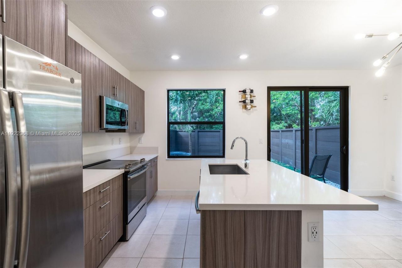 15824 NW 91st Ct, Miami Lakes, FL 33018 Photo