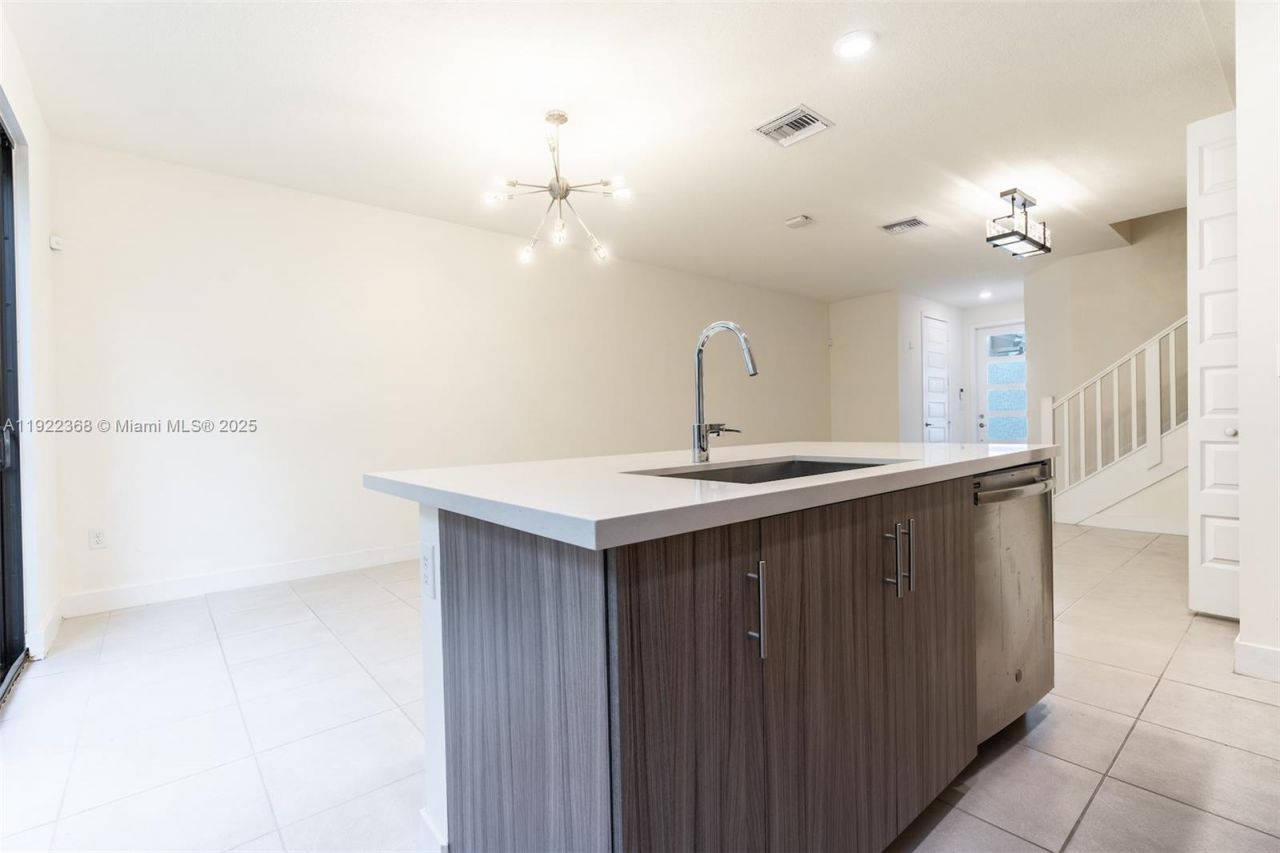 15824 NW 91st Ct, Miami Lakes, FL 33018 Photo