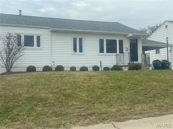 9721 Shuffle Drive, St Louis, MO 63123