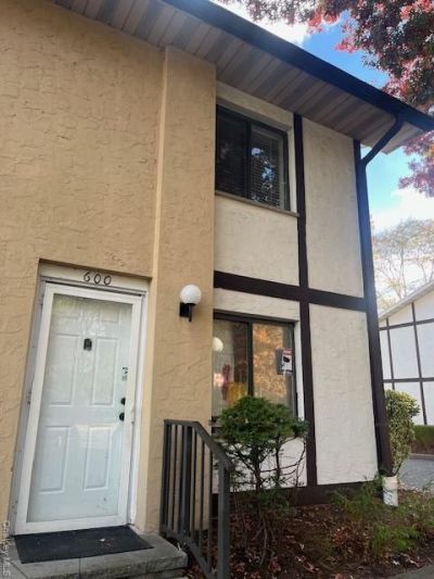 600 Tudor Hill, Nanuet, NY 10954 Main Photo