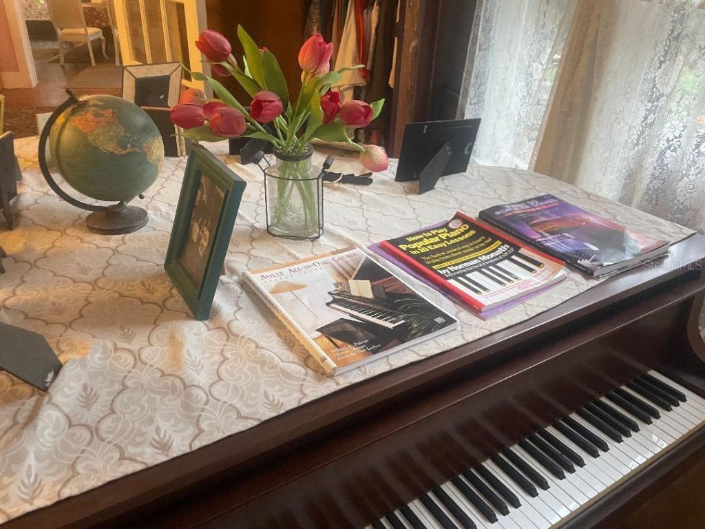 635 NE 9th Avenue, Gainesville, FL 32601 Photo