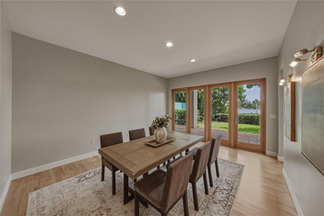 838 Monterey Boulevard Ne, Saint Petersburg, FL 33704 Photo