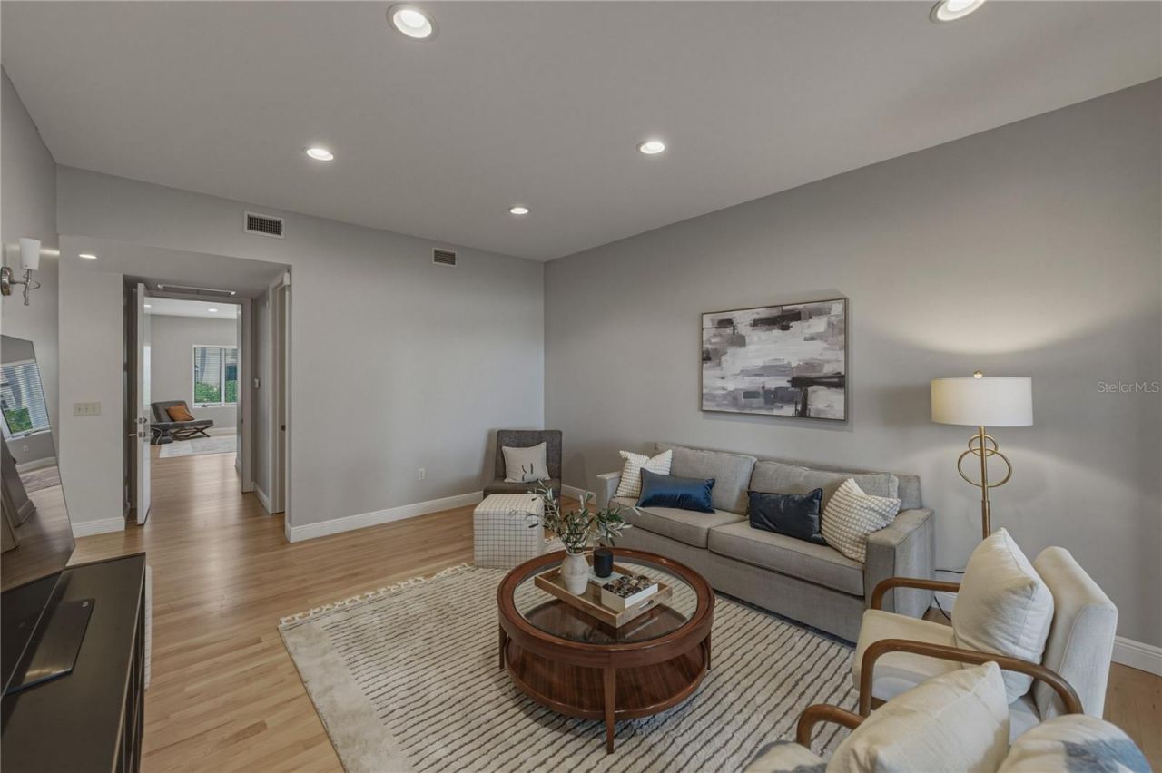 838 Monterey Boulevard Ne, Saint Petersburg, FL 33704 Photo