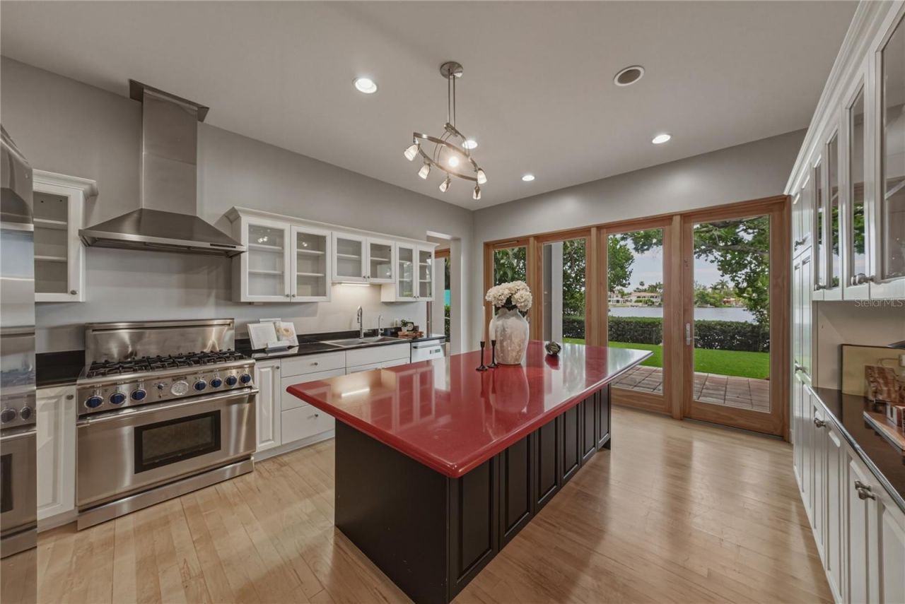 838 Monterey Boulevard Ne, Saint Petersburg, FL 33704 Photo