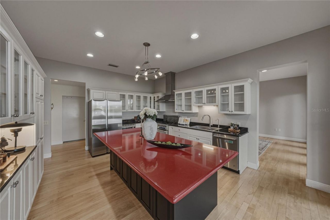 838 Monterey Boulevard Ne, Saint Petersburg, FL 33704 Photo