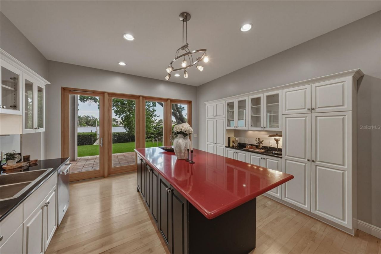 838 Monterey Boulevard Ne, Saint Petersburg, FL 33704 Photo