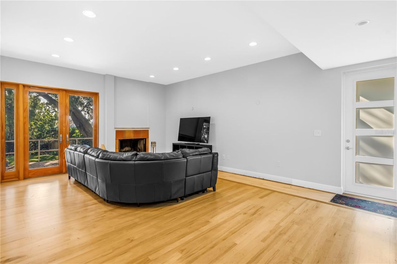 838 Monterey Boulevard Ne, Saint Petersburg, FL 33704 Photo