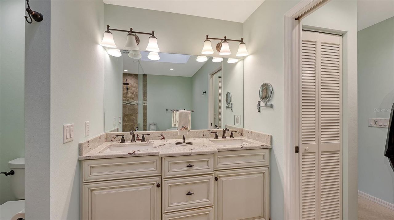 2367 Harbour Oaks Drive, Longboat Key, FL 34228 Photo