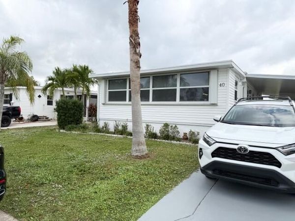 40 Florida Way Way, Port St. Lucie, FL 34952