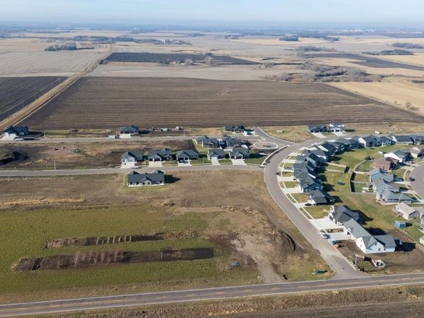 908 Sunset St, Valley Springs, SD 57068