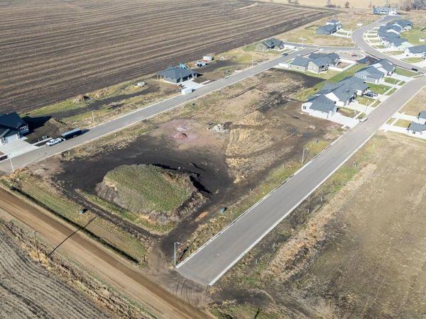 1000 Sunset St, Valley Springs, SD 57068