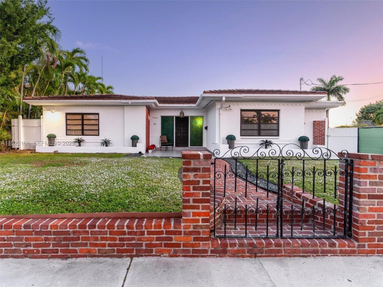 1680 S Treasure Dr, North Bay Village, FL 33141 Photo