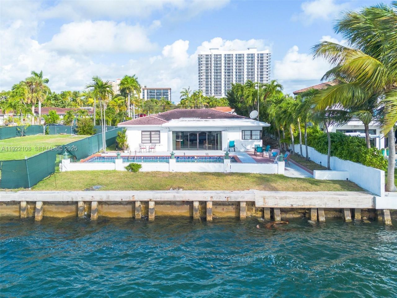 1680 S Treasure Dr, North Bay Village, FL 33141 Photo