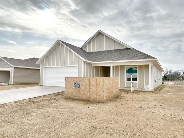 616 Crockett Drive, Cleburne, TX 76033