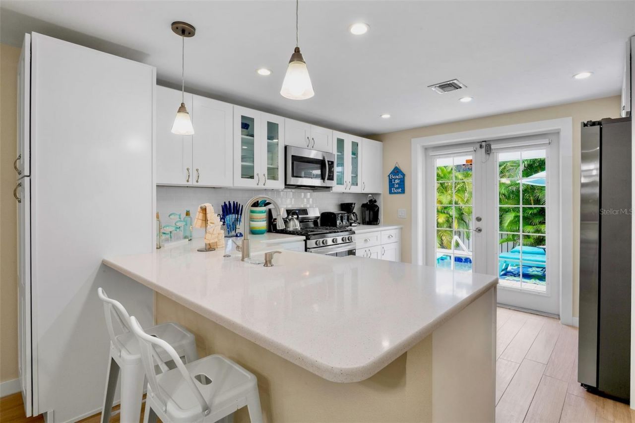 5803 Imperiore Avenue, Holmes Beach, FL 34217 Photo